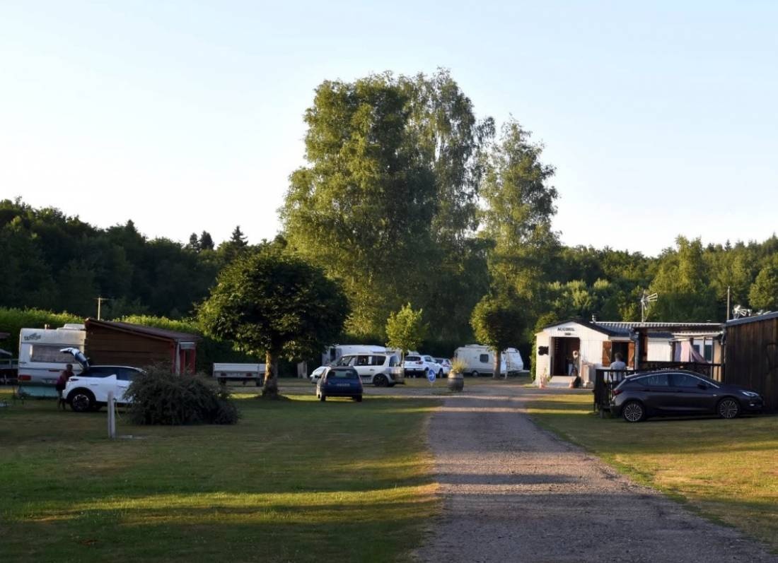 Camping des 1000 étangs — Campingplats in Mélisey