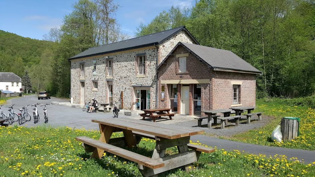 Camping Municipal De Haybes — Campingplatz in Haybes