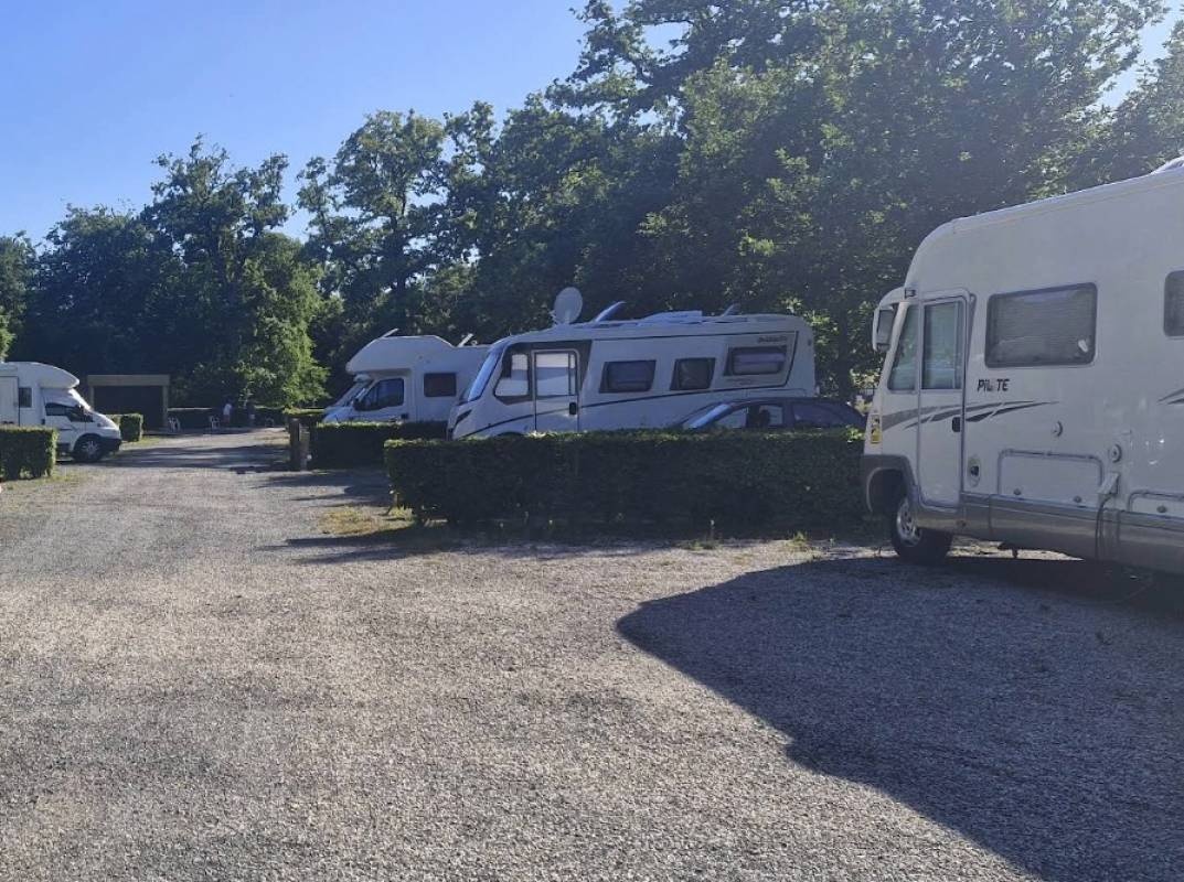 Aire Municipale Les Sapins — Kamp yeri in La Capelle-lès-Boulogne