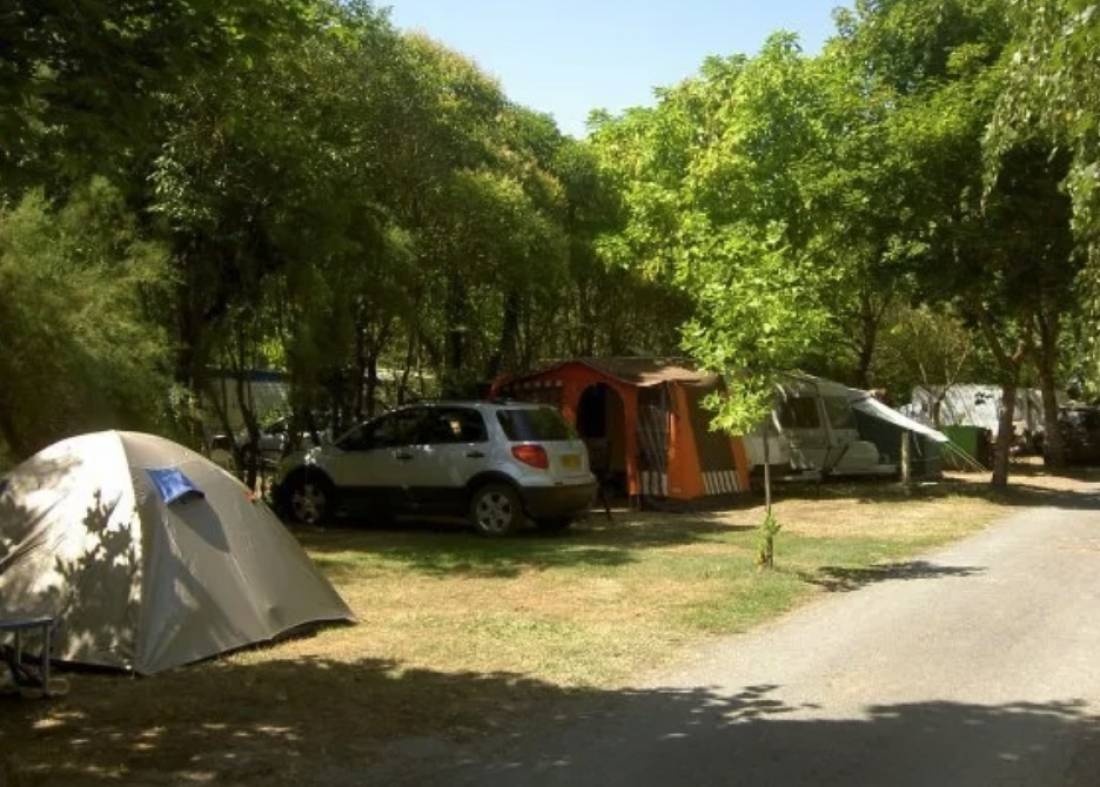 Camping Les Sablons — Area da campeggio in Vergeroux / Nouvelle-Aquitaine