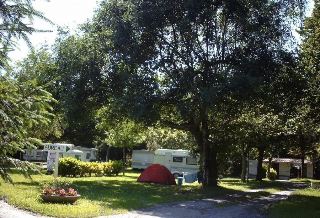 Camping Les Sapins — Camping in Ousse