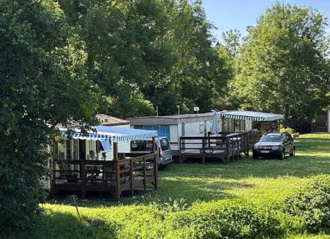 Camping Municipal de Grandpré — Area da campeggio in Grandpré