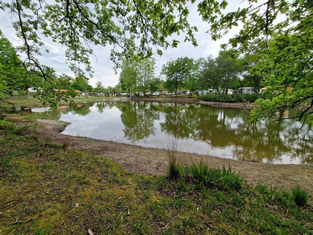 Camping l'Etang de Laubanère *** — Camping Site in Louer