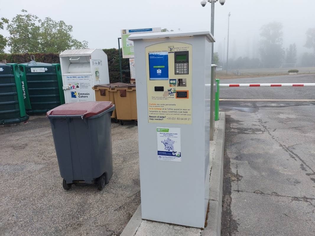 Camping-Car Park — Місце для кемпінгу in Lamagdelaine