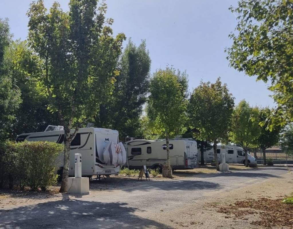 Stellplatz Jarnac-Champagne — Camperplaats in Jarnac-Champagne