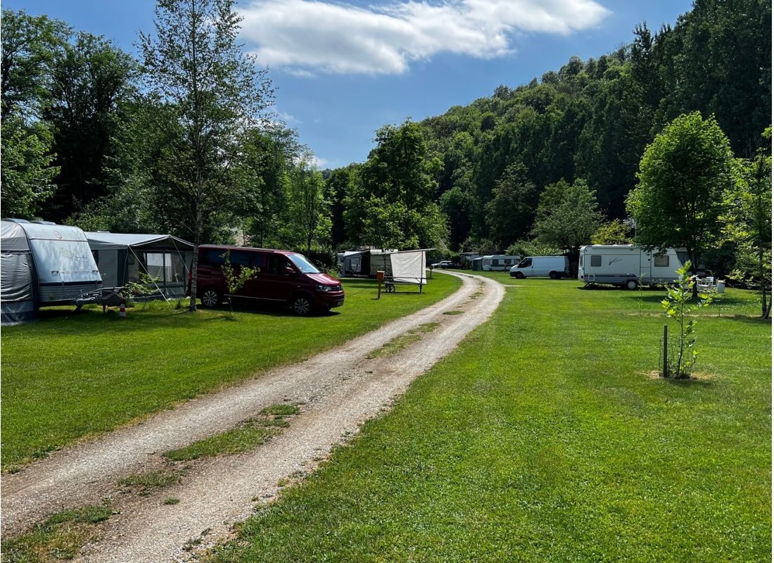 Camping de l'Ile — Area da campeggio in Pont-les-Moulins 