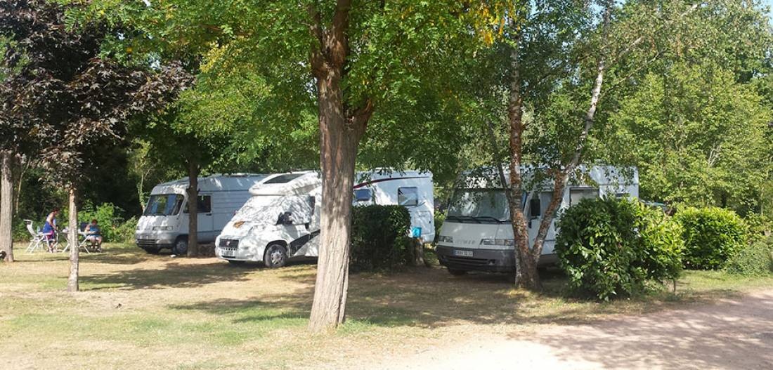Camping l'Oree du Lac — Campingplads in Villerest