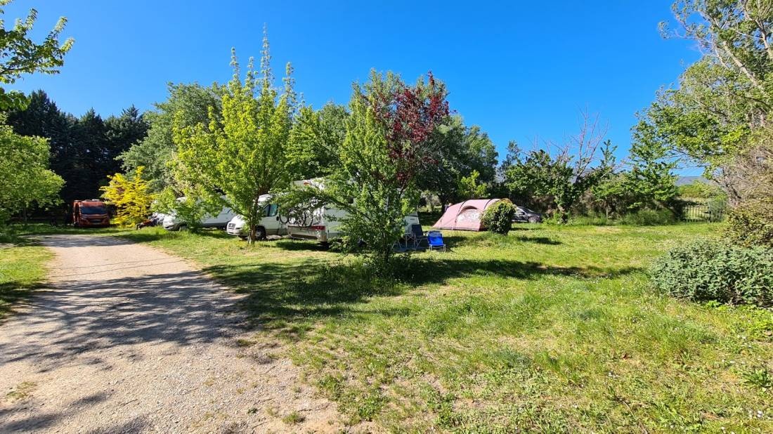 Camping Lou Badareu ** (max. 4 m Höhe) — Vinícola in Cucuron