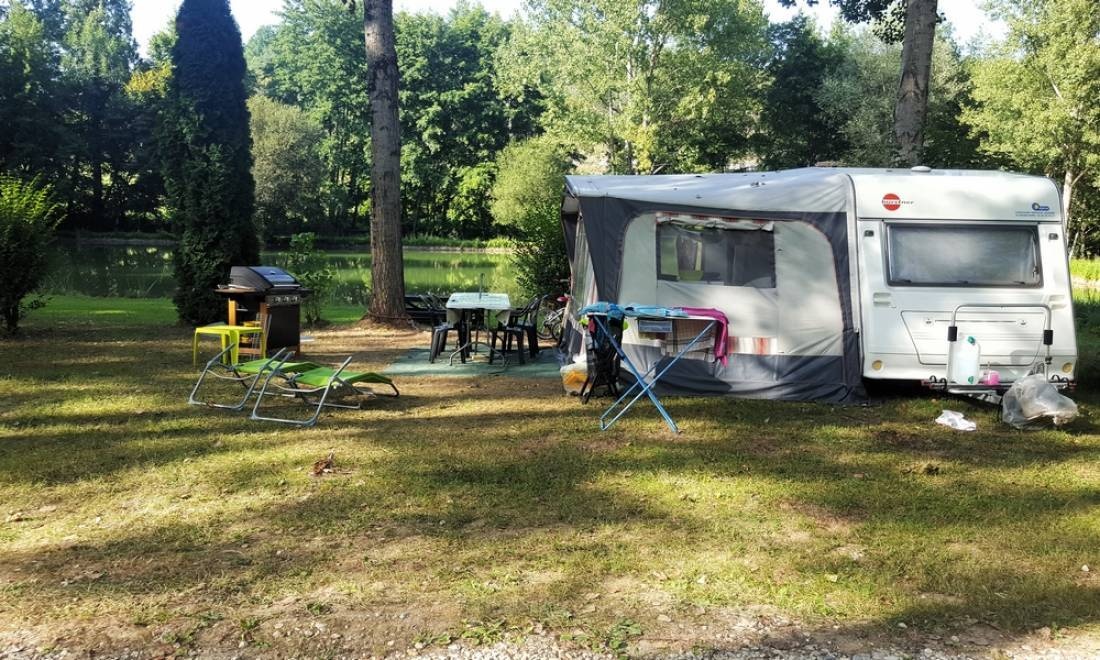 Camping Verdoyant *** — Місце для кемпінгу in Thenon