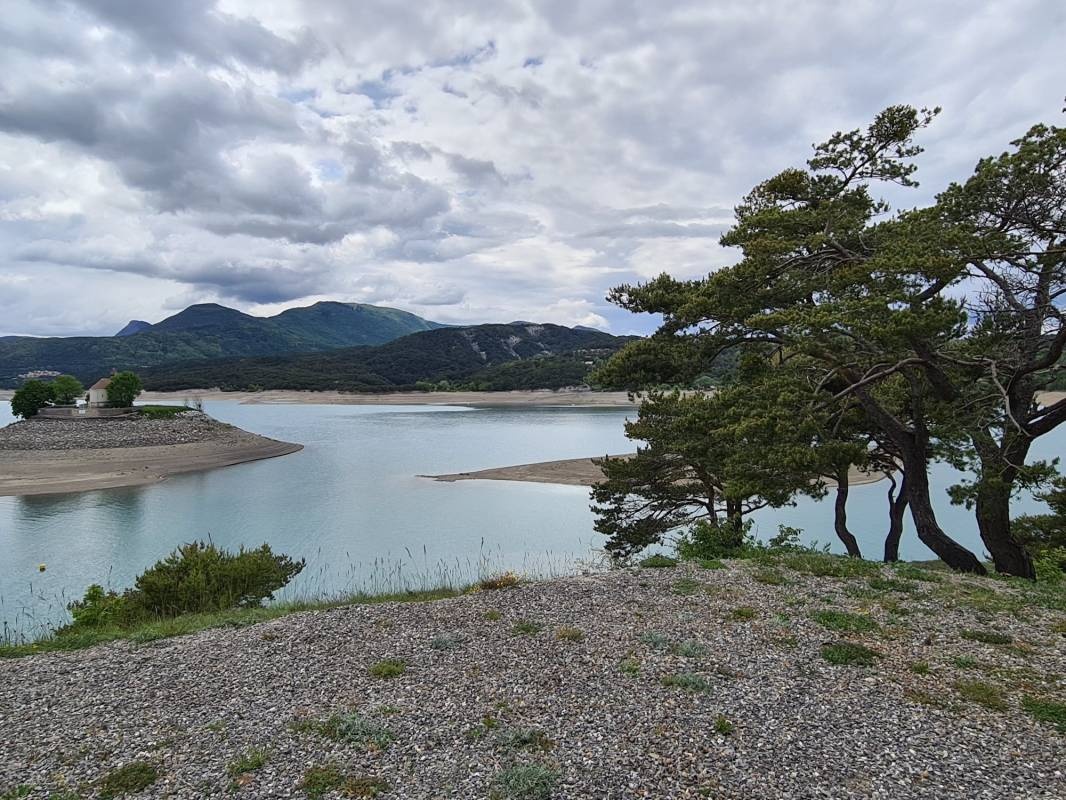 Camping La Presqu’île **** — Camping in Prunières / Occitanie