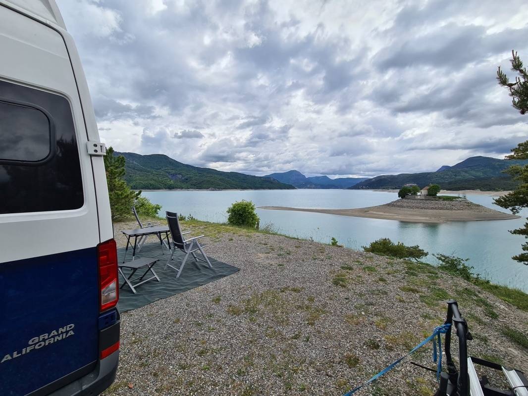 Camping La Presqu’île **** — Campingplats in Prunières / Occitanie