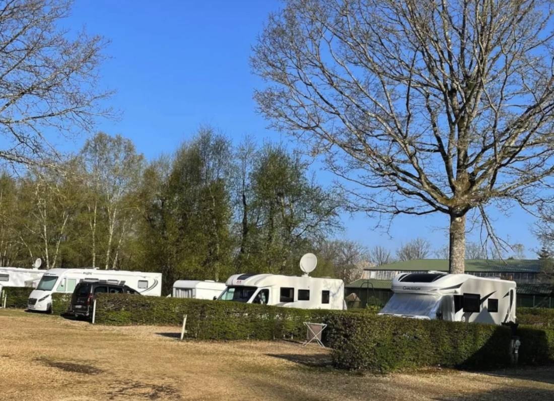 Camping Les Abrias Du Perche *** — Sítio de acampamento in La Ferté-Vidame 