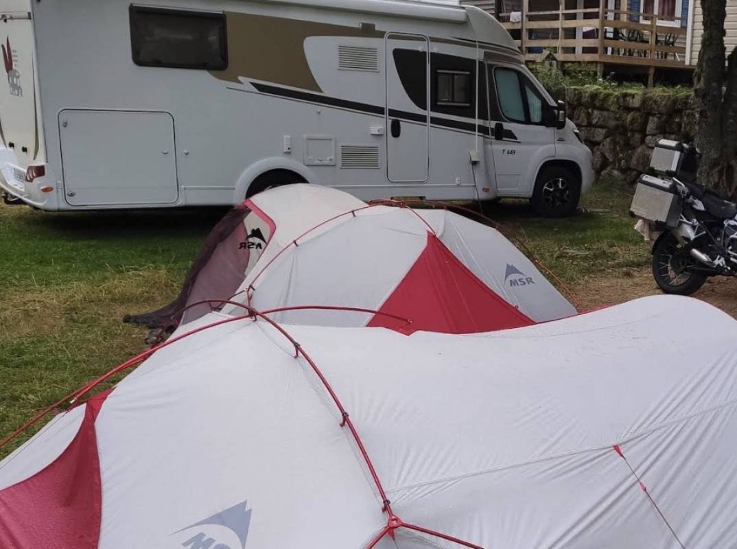 Camping und Hotel Les Airelles ** — Cámping in Saint-Cirgues-en-Montagne