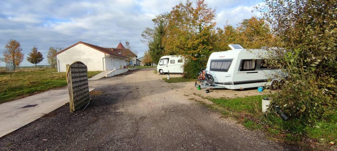 Camping de la Croisée — Kemp in Flagey