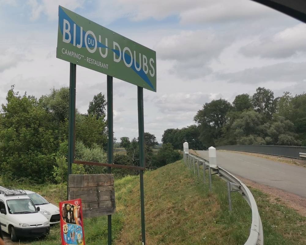 Camping Bijou du Doubs — Campingplatz in Lays-sur-le-Doubs