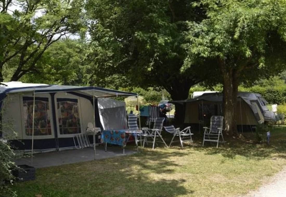 Camping des Lacs *** — Kemp in Saint-Jean-de-Chevelu