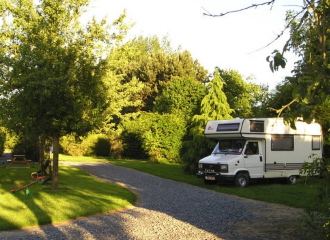 Camping les Pommiers Pays d'Auge *** — Campingplatz in Saint-Sylvestre-de-Cormeilles 