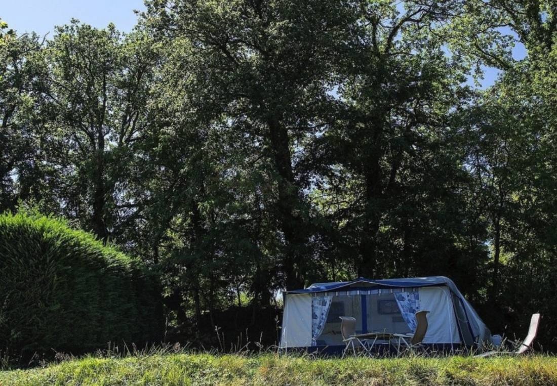 Camping La Serre **** — Campingplats in Aigues-Vives / Occitanie