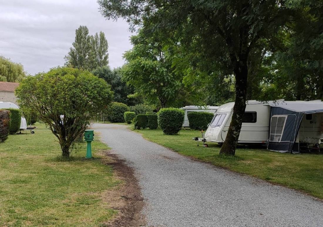 Camping Le Moulin — Camping in Chef-Boutonne