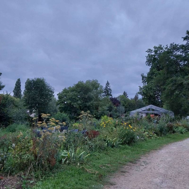 Camping Le Vieux Moulin — Місце для кемпінгу in Neuville-sur-Sarthe