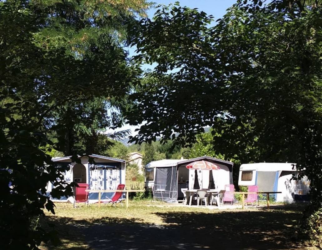 Camping Rocheyrol — Campingplats in Gravières / Nouvelle-Aquitaine