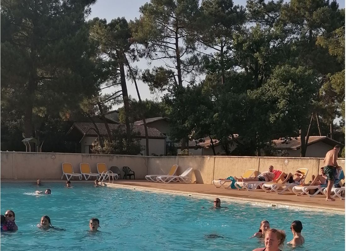 Camping Les Genêts ** — Cámping in Ronce-les-Bains