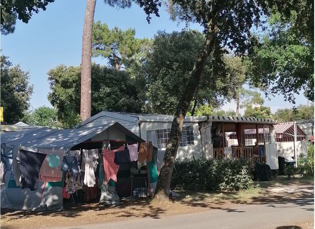 Camping Les Genêts ** — Camping in Ronce-les-Bains