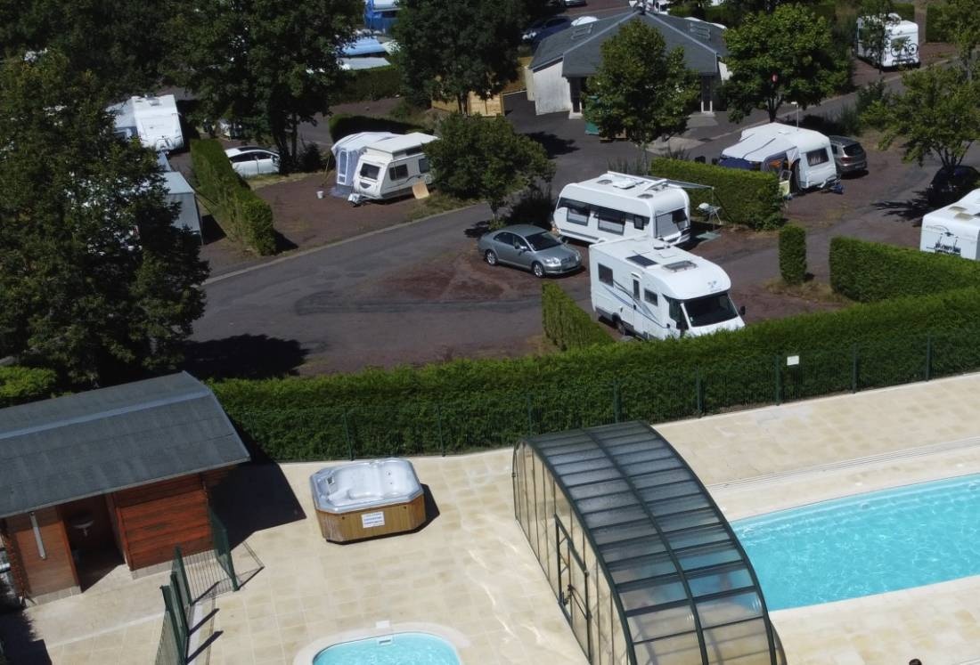 Camping Municipal L'Esquiladou — Campingplads in Mont-Dore