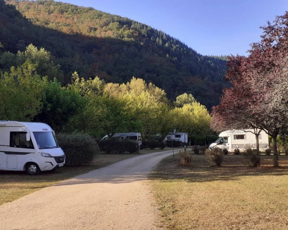 Stellplatz Ferrières-Saint-Mary — Ställplats in Ferrières-Saint-Mary 