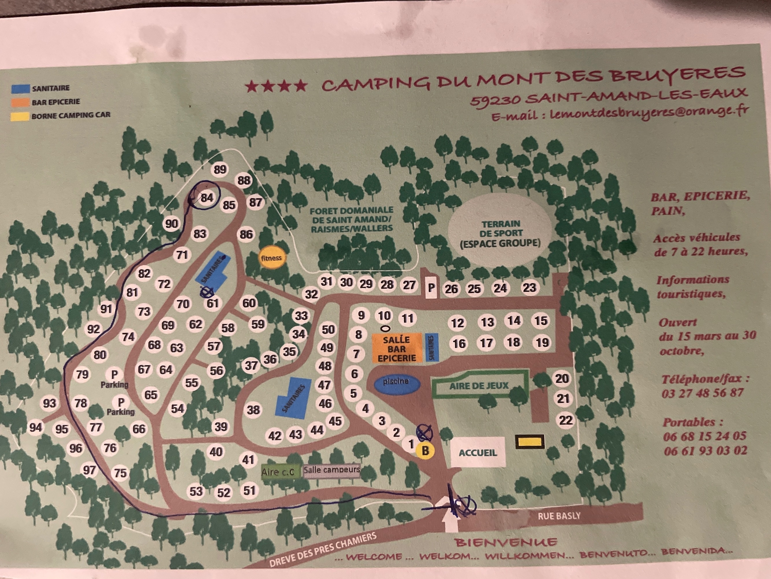 Camping Mont Des Bruyeres — Campingplass in Saint-Amand-les-Eaux