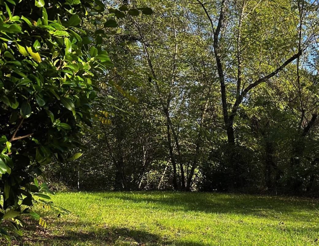 Camping Moulin de la Geneste *** — Camping Site in Condat-sur-Ganaveix