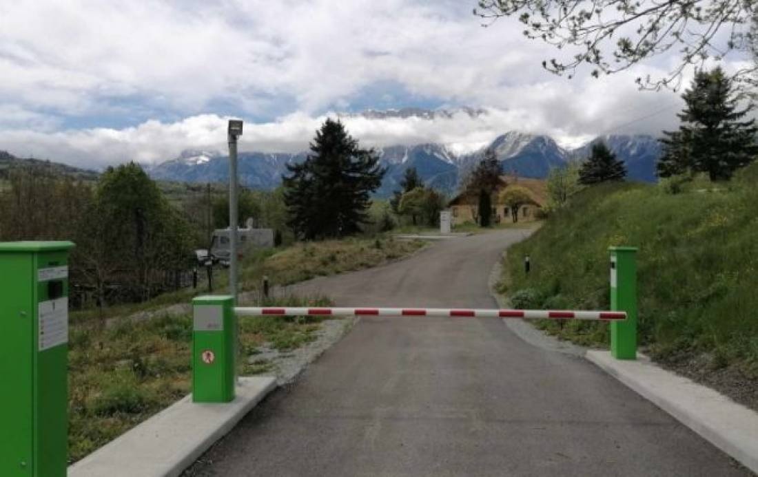 Camping-Car Park Saint-Firmin — Kemp in Saint-Firmin