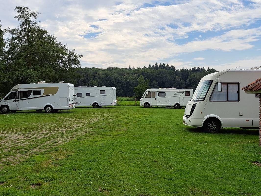 Landgoed de Stekkenkamp — Karavan Sitesi in Ommen