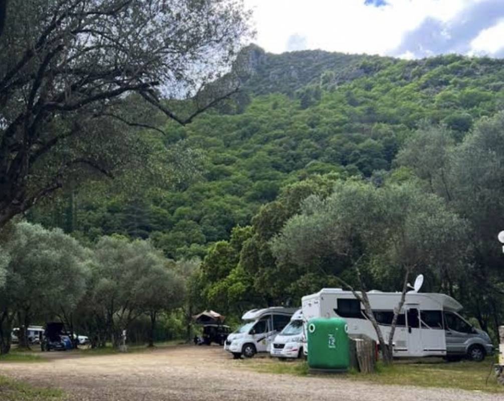 Camping Alivi di a resonica — Sítio de acampamento in Corte