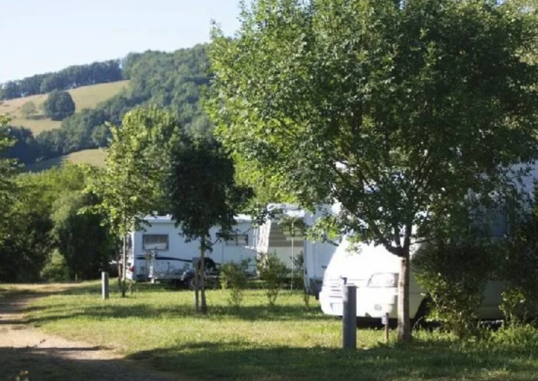 Camping Municipal La Grave — Kemping in Sainte-Eulalie-d'Olt 