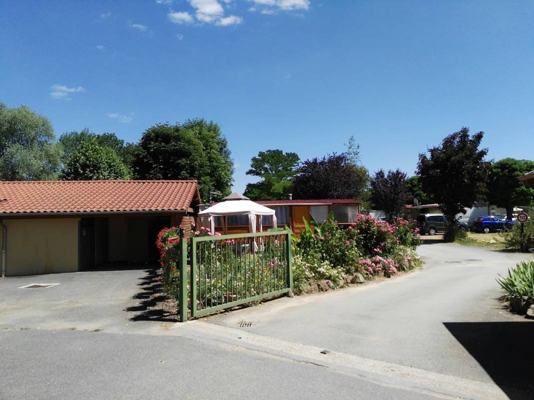Camping Municipal — Kemp in Saint-Germain-Laval / Auvergne-Rhône-Alpes