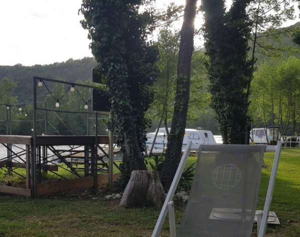 Camping Aux Berges De Caix — Photo 3