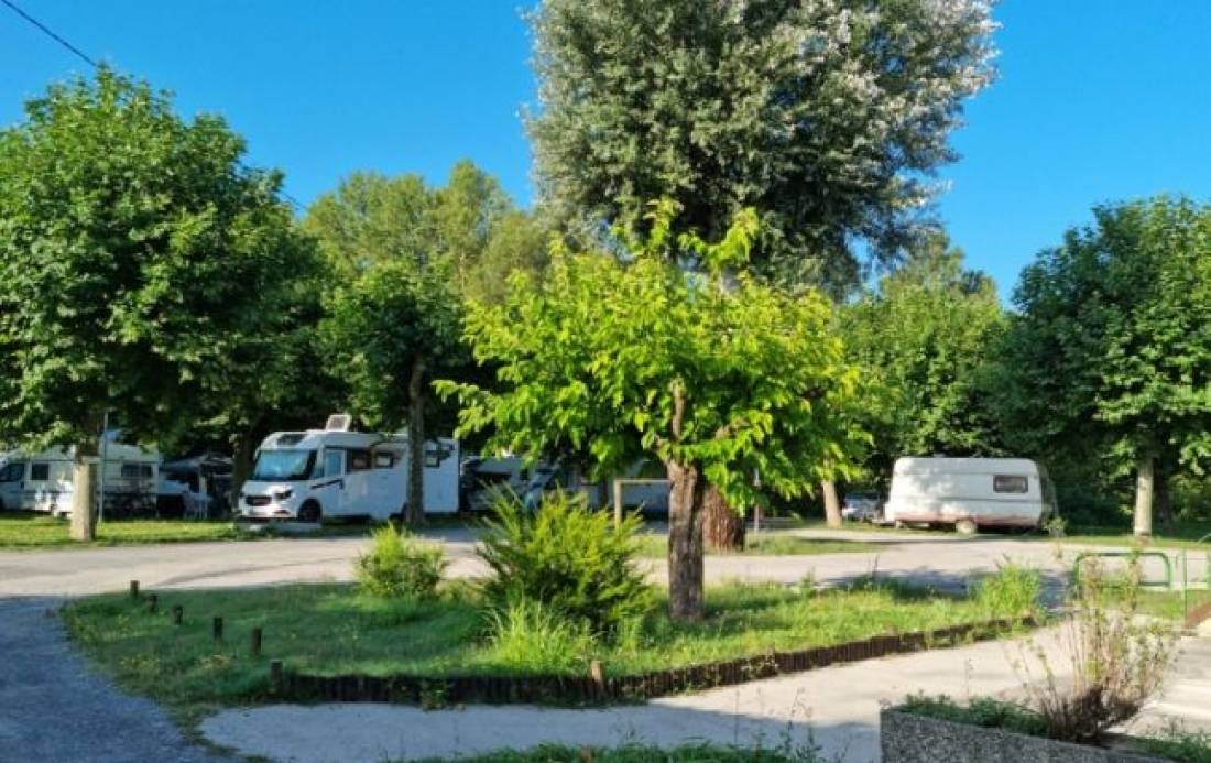 Camping de Mon Village Ruoms — Kamp yeri in Ruoms / Auvergne-Rhône-Alpes