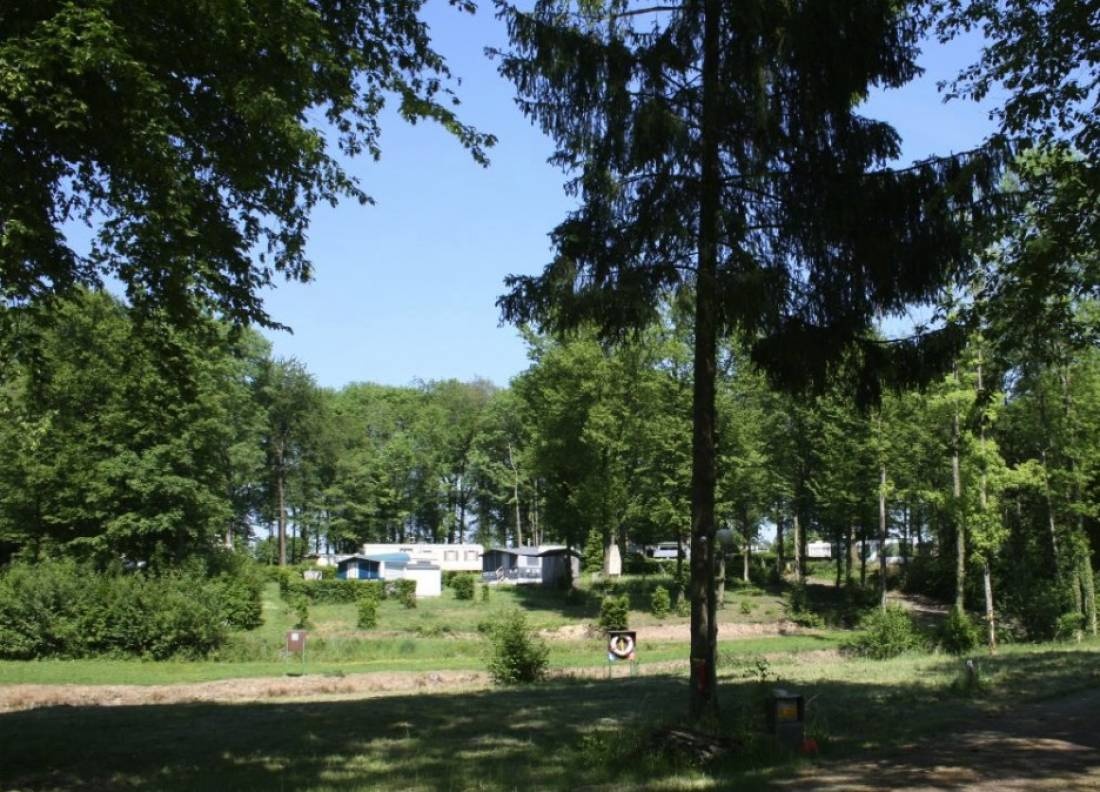 Camping Natura - Les Pres Du Sart (Naturisten Camping) — Campingplatz in Beaurieux