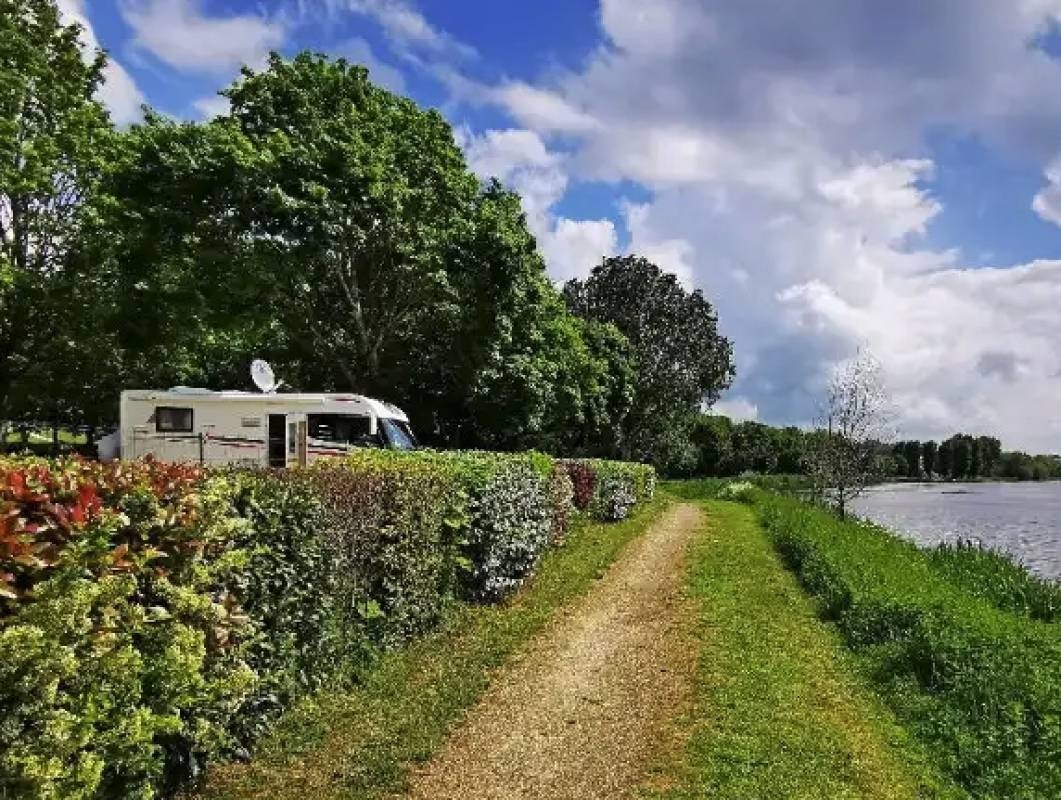 Stellplatz Mareuil-sur-Arnon — Ställplats in Mareuil-sur-Arnon