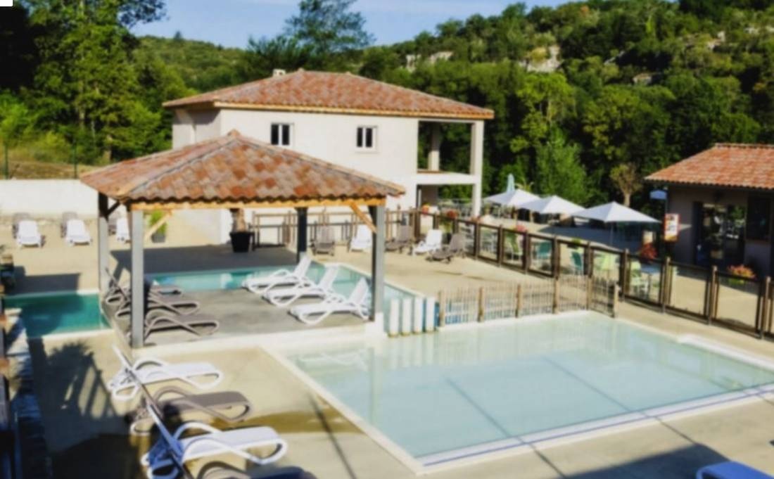 Camping Mazet Plage **** — Camping in Berrias-et-Casteljau