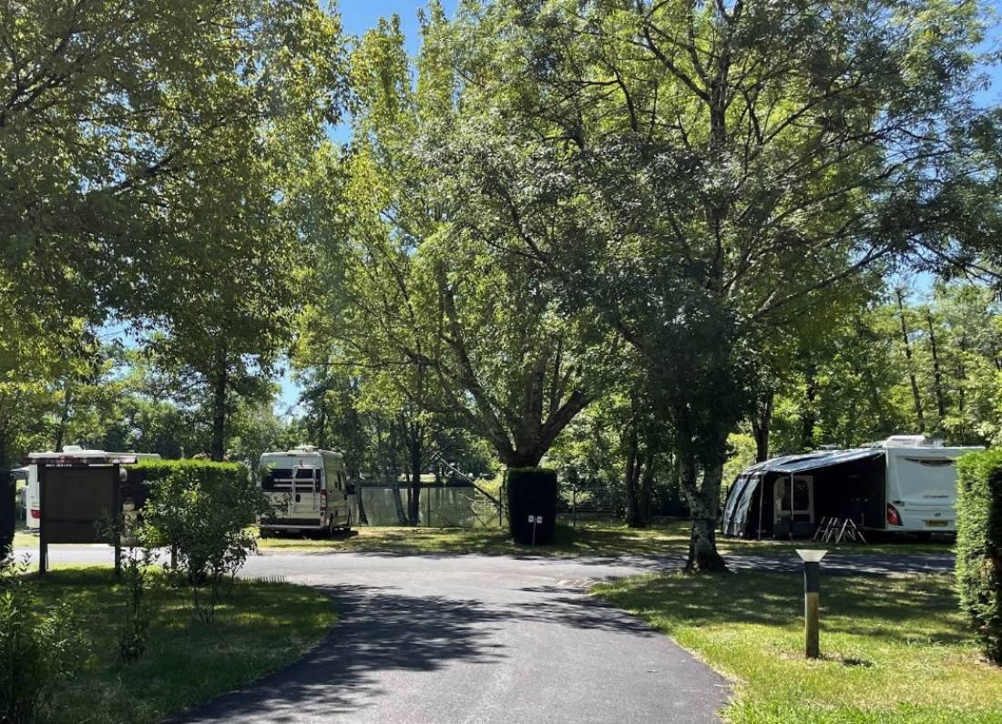 Camping Yellow! Village Saint-Emilion **** — Camping in Saint-Émilion