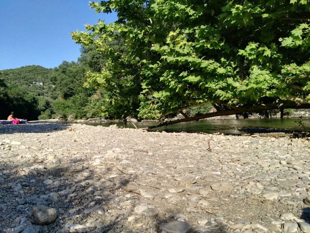 Naturist Camping le chateau de Fereyrolles — Camping in Saint-Privat-de-Champclos / Occitanie