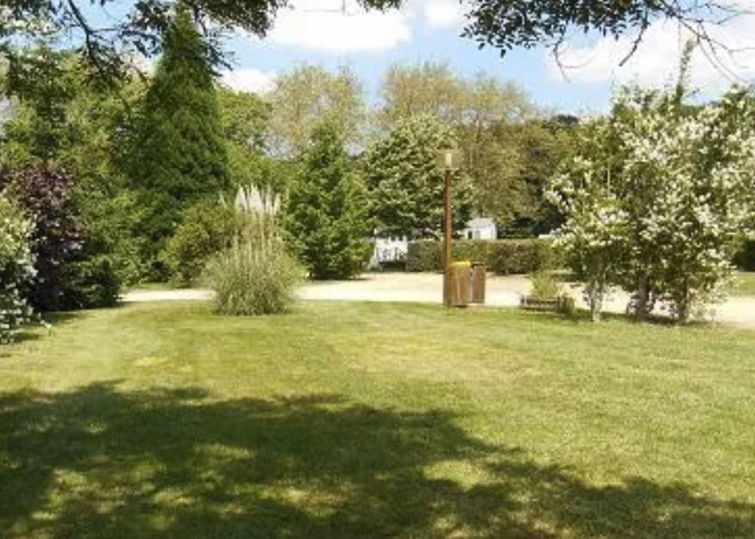 Camping du Château de Poinsouze **** — Campingplats in Boussac-Bourg 