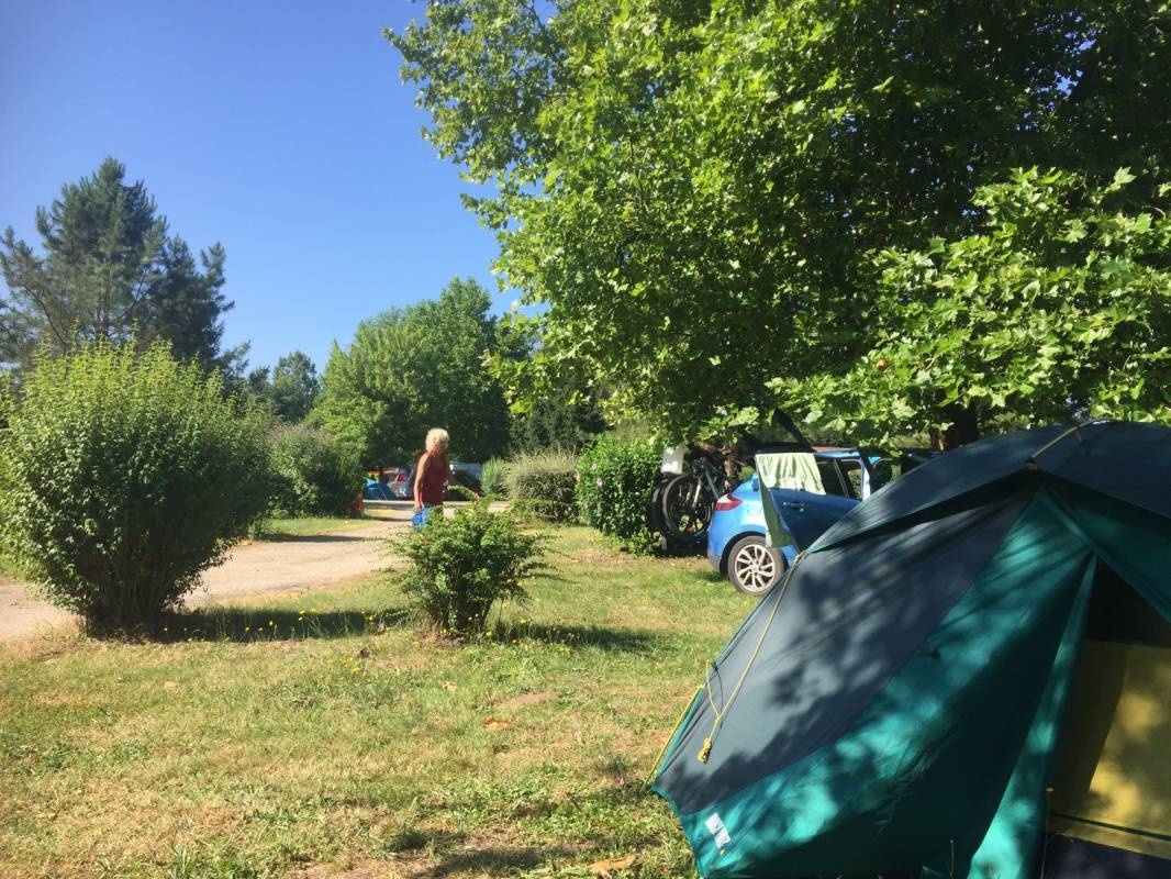 Camping Le Champ d'été **** — Місце для кемпінгу in Reyssouze
