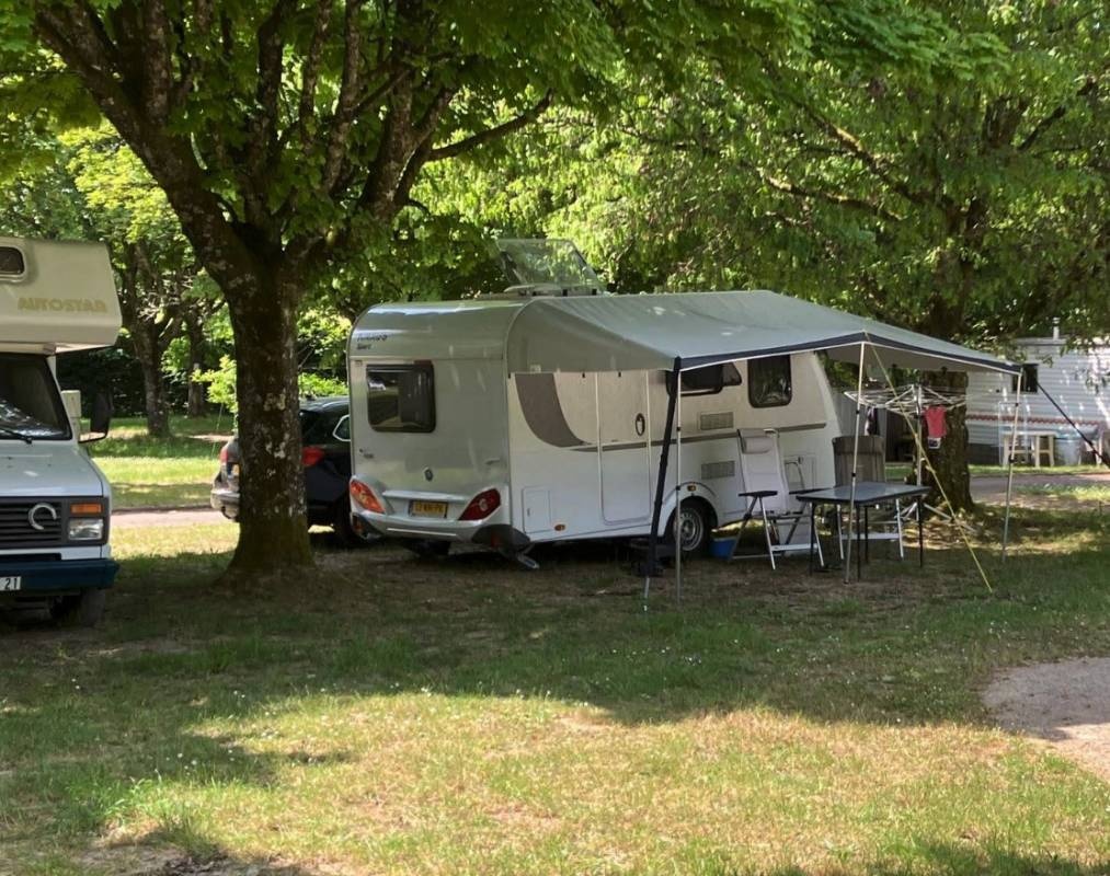 Camping Fontenoy le Chatêau — Kemp in Fontenoy-le-Château