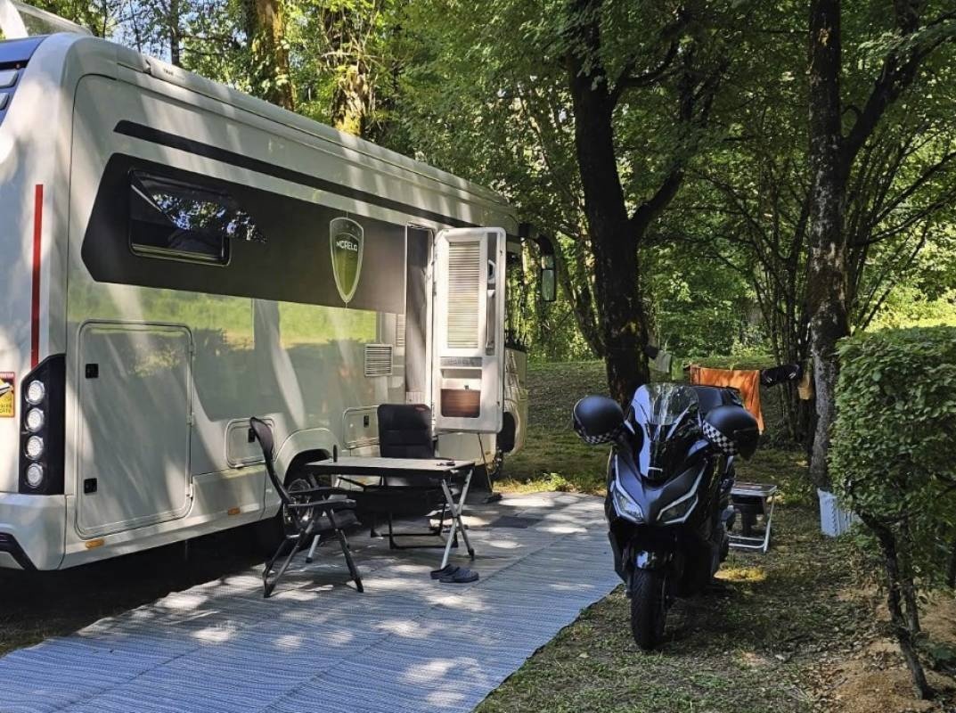 Camping de Saumont — Kamp yeri in Ruffieux