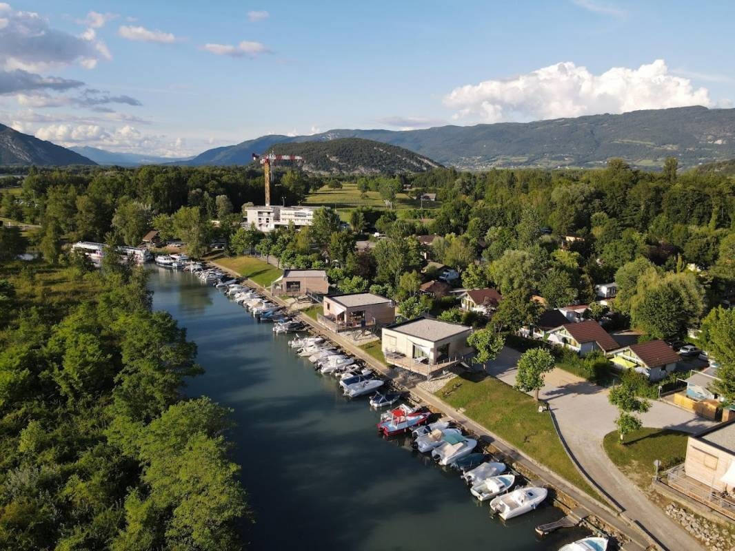 Domaine des Îles *** — Campingplats in Chanaz