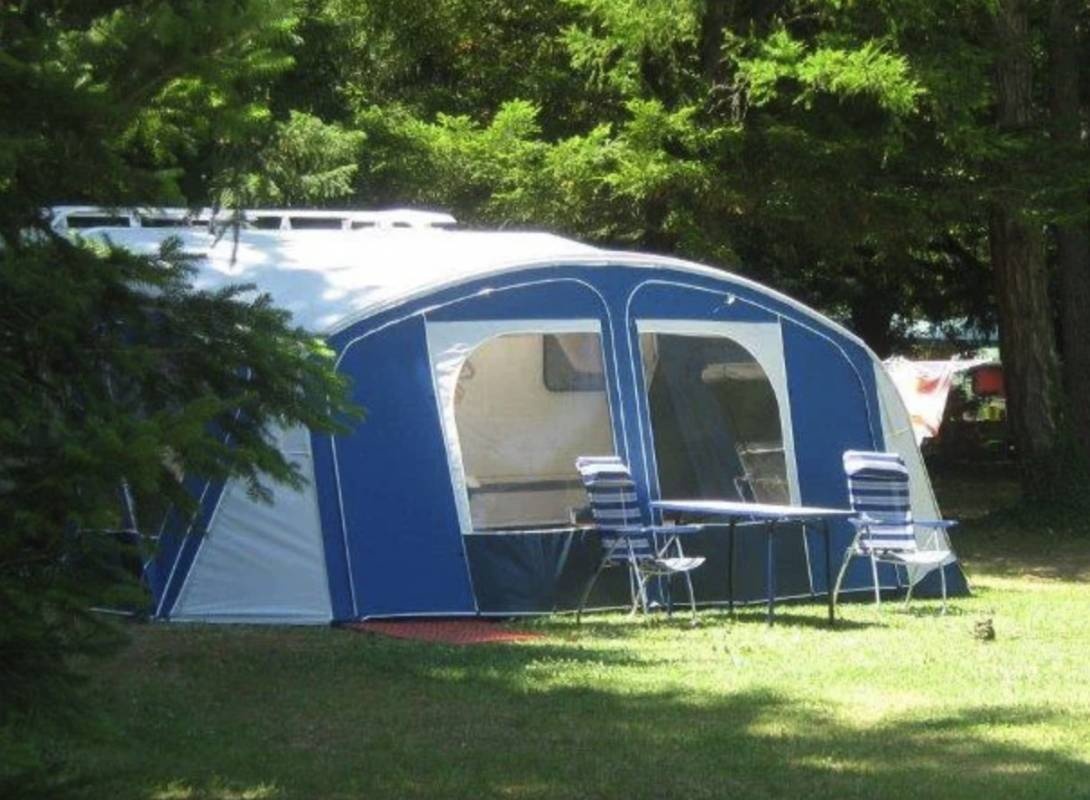 Camping La Source — Cámping in Saint-Pierre-d'Argençon