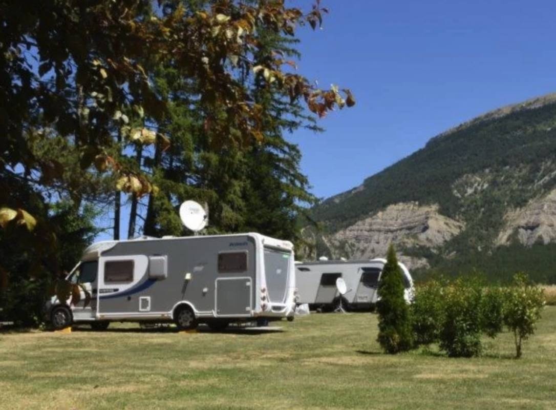 Camping La Source *** — Area da campeggio in Saint-Pierre-d'Argençon